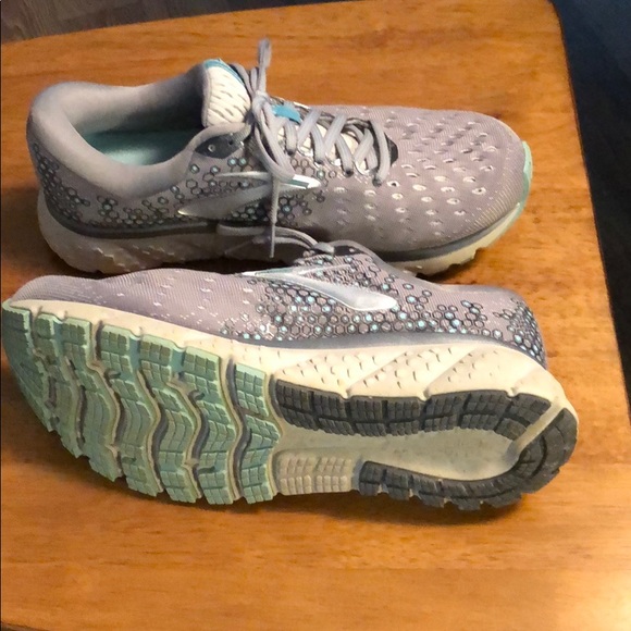 Brooks size 10 wide women’s - Picture 2 of 4